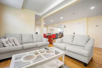 Image de Modern 4br Gem – 5 Min to Subway, 15 to Jfk/Lga, 30 min to Manhattan!