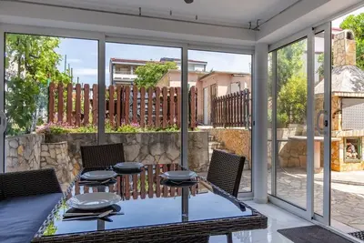 Image de Appartement de deux chambres avec la terrasse Vir (A-23251-a)