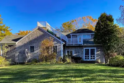 Image de Private island house close to trails with kayak, jetted tub, and deck