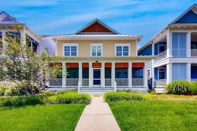 Image de Stunning Peninsula getaway with pools, hot tubs, sports courts, & on-site golf