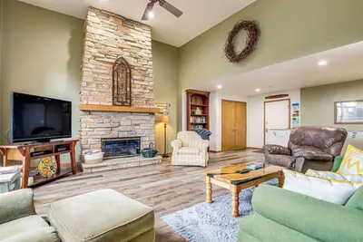 Image de Door County Townhome: Pool Access, 1 Mi to Beach!