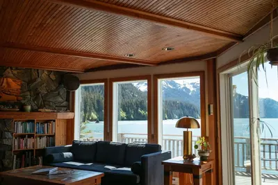 Image de Vessel Beach House - Starboard, Beachfront Retreat Sleeps 6