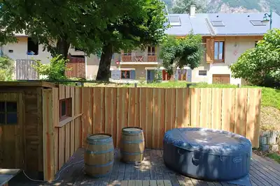 Image de Maison au Carrefour de Trois Massifs Montagneux Somptueux!