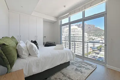 Image de Luxury 2-Bedroom Retreat with City & Table Mountain Views!