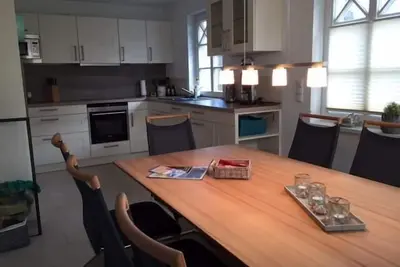 Image de Central, quiet and comfortable half of the house close to the beach