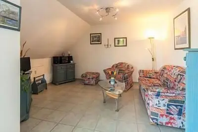Image de Small vacation apartment in an apartment building