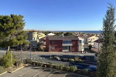 Image de Appartement 2 pièces avec terrasse et parking privé, proche centre et plage
