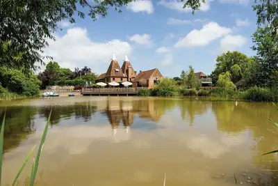 Image de The Vineyard Oast & Barn - Sleep 25 - Private Pool - Boating Lake \n