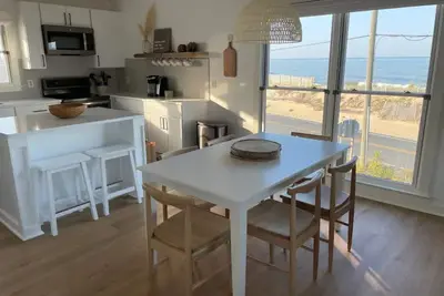 Image de [ Oceanfront Sanctuary ] 2br / 2. 5ba Townhome with community pool and amenities