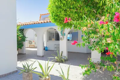 Image de Casa de Evilina Beachfront Home with Spacious Deck and Well-Equipped Kitchen