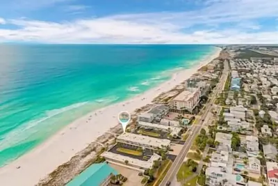Image de 🏖️🌴 Stunning Emerald Sky Retreat: Gulf Views, Private Balcony