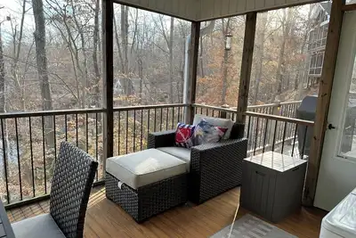 Image de Beautiful lake front family home