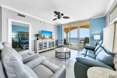 Image de Azure 618-4/3 Top Floor/Beach Service Included. Completely Redesigned As Of Sept 2024! ! ! Now Sleeps 12