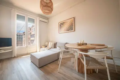 Image de 3 Bedroom Apartment in Carrer Diputació YouStylish
