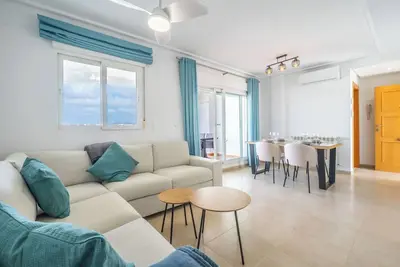 Image de Luxury 2 Bedroom Second Floor Apartment