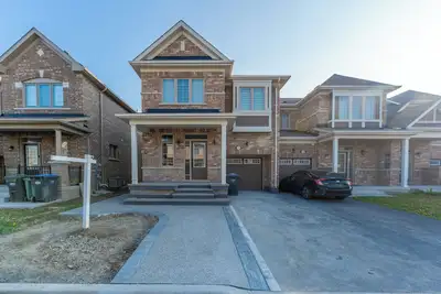Stylish & Luxe ~ 4br, 3. 5wr ~ Brampton