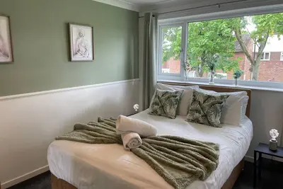 Image de 3 bdrm, with fab links & parking