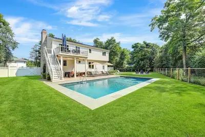 Image de Greenport Getaway w/Heated Saltwater Pool- Close to Greenport Village & Wineries