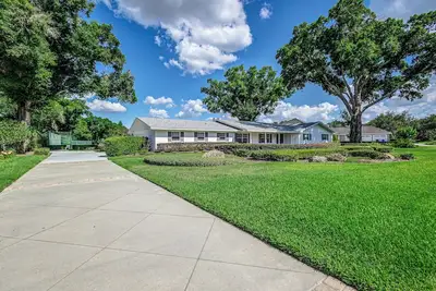 Image de 3 Bedroom Home w/ Private Tennis Court in Lakeland