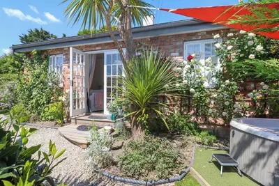 Image de Sunset Cottage, romantic, with hot tub in Barnstaple