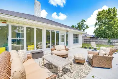 Image de Spacious Long Beach Vacation Home w/ Patio & Grill