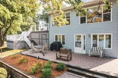 Image de Secluded vacation retreat w/ 5 bedrooms & Beautiful outdoor space on Loon Lake