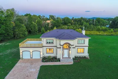 Image de Luxurious Countryside Retreat: 4 Private Baths, Rooftop Deck, Serene Setting