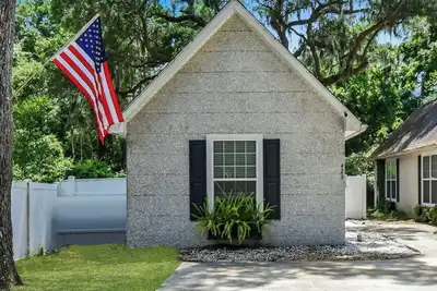 Image de Pet friendly, beautiful mid island cottage only 3 miles from the beach!