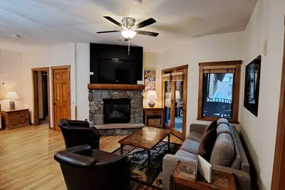 Image de Beautiful 2br in River Run - Kids Ski Free! by RedAwning