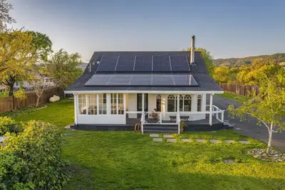 Image de Charming Wine Country Farmhouse w\/ Scenic Views