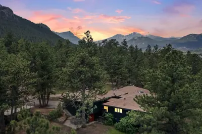 Image de Spacious Zen Nature Town Retreat