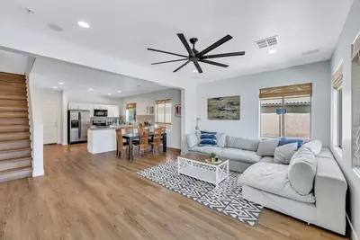 Image de Must See! Large 4bd/3ba Home w/Loft and Huge Backyard