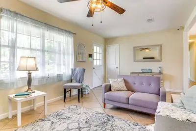 Image de Pace Family Home: 1 Mi to Beach & Park!