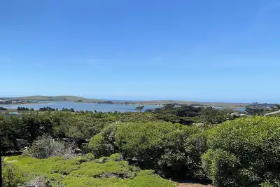 Image de A House With a Panoramic View of The Bay
