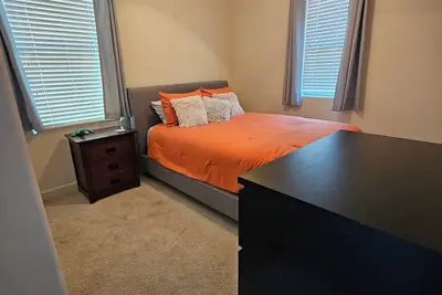 Image de Private Room 2 for Rent in House, Community Pool Access