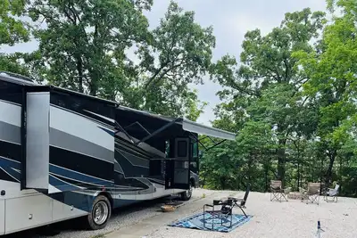 Image de Private Waterfront Glamping Rv