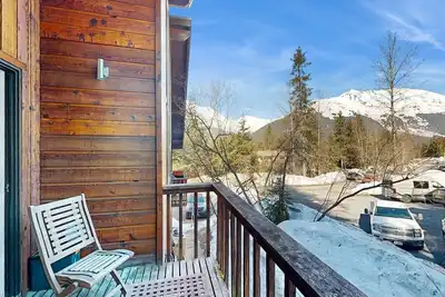 Image de Condo at base of Mt Alyeska - Quiet Retreat in Prime Location with Mountain View