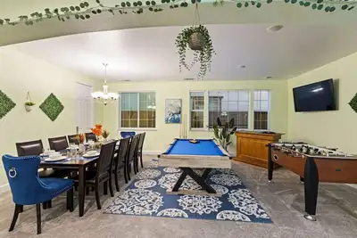 Image de Fun 5bd Spacious Home—Indoor Movie Theatre, Pool Table, Bbq, , Fire Pit, Games+