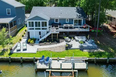 Image de Ocean Pines 3br 2ba Canal Front Home with Sunroom