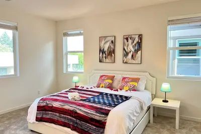 Image de Jie's Choice — Luxury New 4b3b Pomona Hideaway