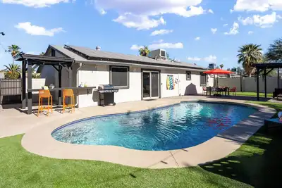 North Phoenix Oasis - Heated Pool, Pool Table, Arcade Games, and Putting Green!