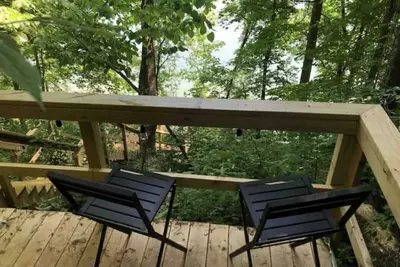 Image de Driftwood Cottage Lake Cumberland Retreat with hot tub & water access!