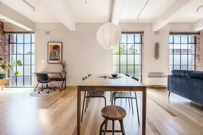 Image de Charlie's Chocolate Factory-Unwrap Fitzroy's Charm