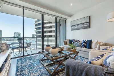 Image de Glamptons - Stunning Waterfront Apt With Views