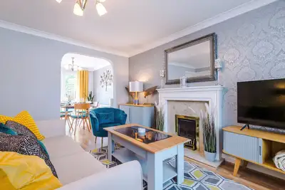Image de Delightful Family Home with Hot Tub 5 minute walk from stunning beach
