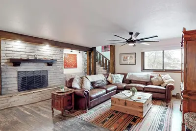 Image de Luxury adobe 3 bdrm! Mtn views, trails, easy access