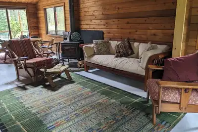 Image de Rattlesnake Lake Area Cedar Cabin. Direct Access to Trails. Pet Friendly.