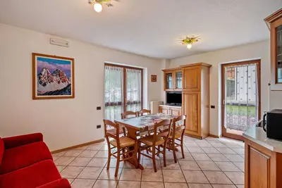 Image de Appartement 'Appartamento Bilocale 3' avec vue sur la montagne, jardin partagé et Wi-Fi