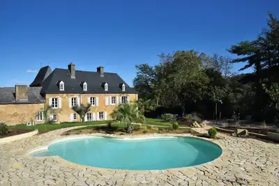 Image de Maison de campagne \"Château Des Salettes\" avec piscine privée, terrasse privée et Wi-Fi