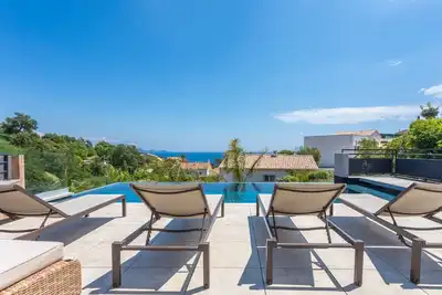Image de Villa « Belenos Piscine Vue Mer » avec vue sur la mer, Wi-Fi et climatisation